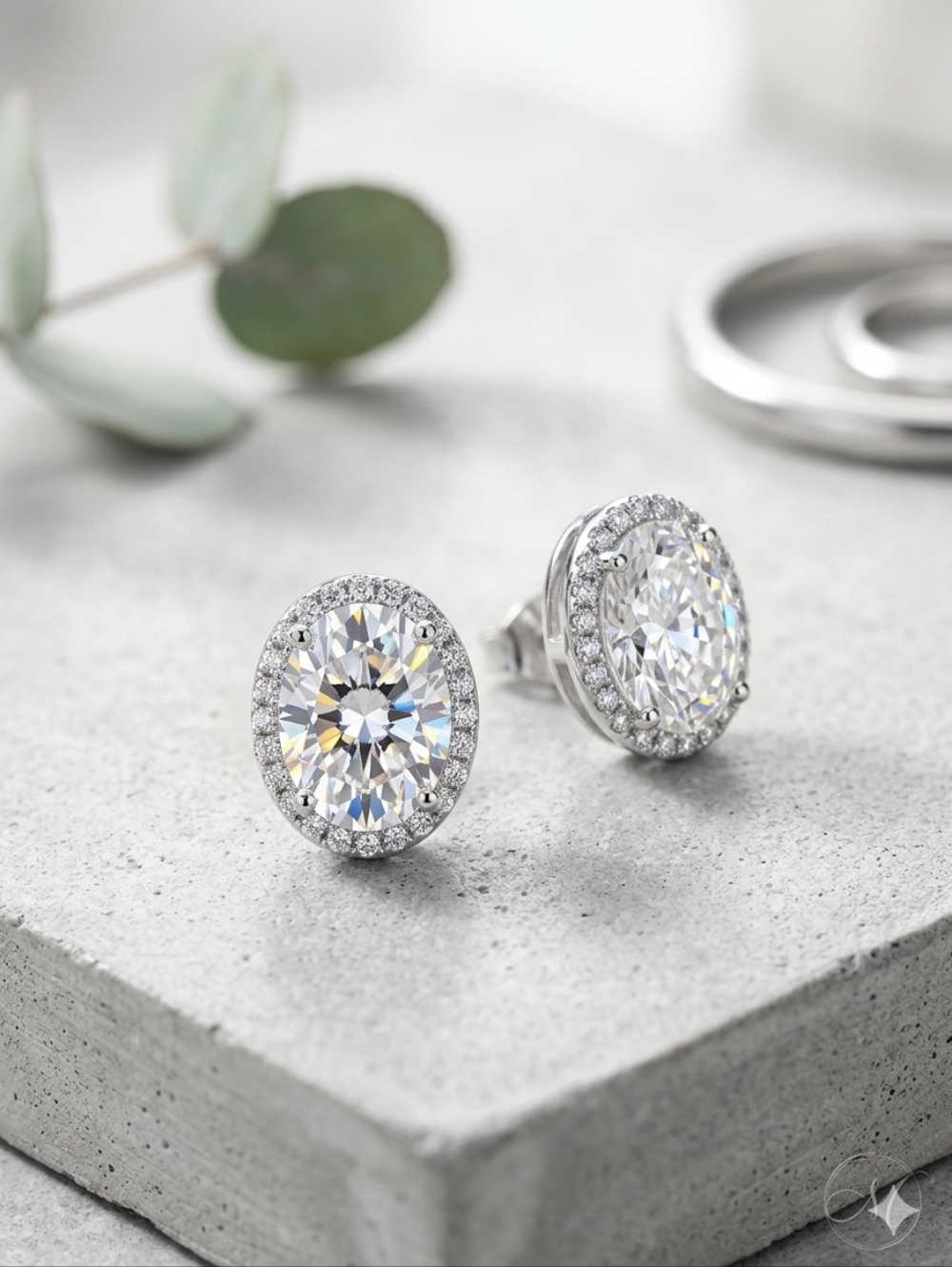 Moissanite 3.0CTW NWT 925 Silver Classic Oval Halo Stud Earrings